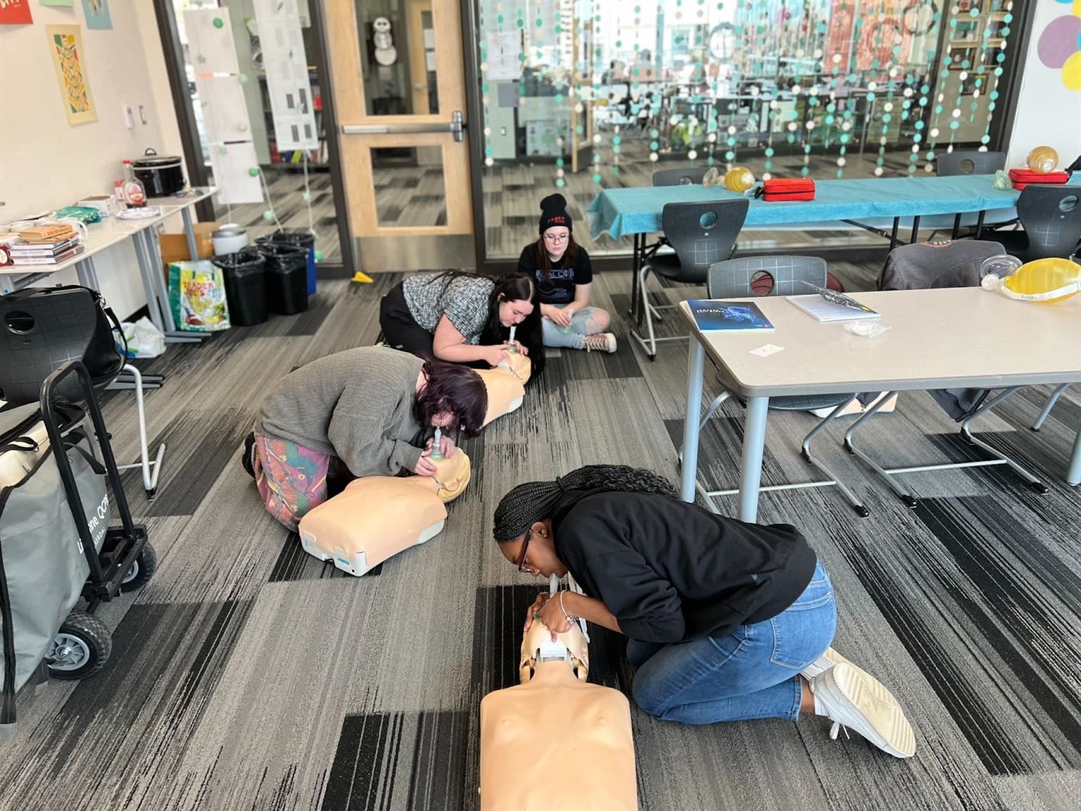 Health Sciences students train to become CPR certified.